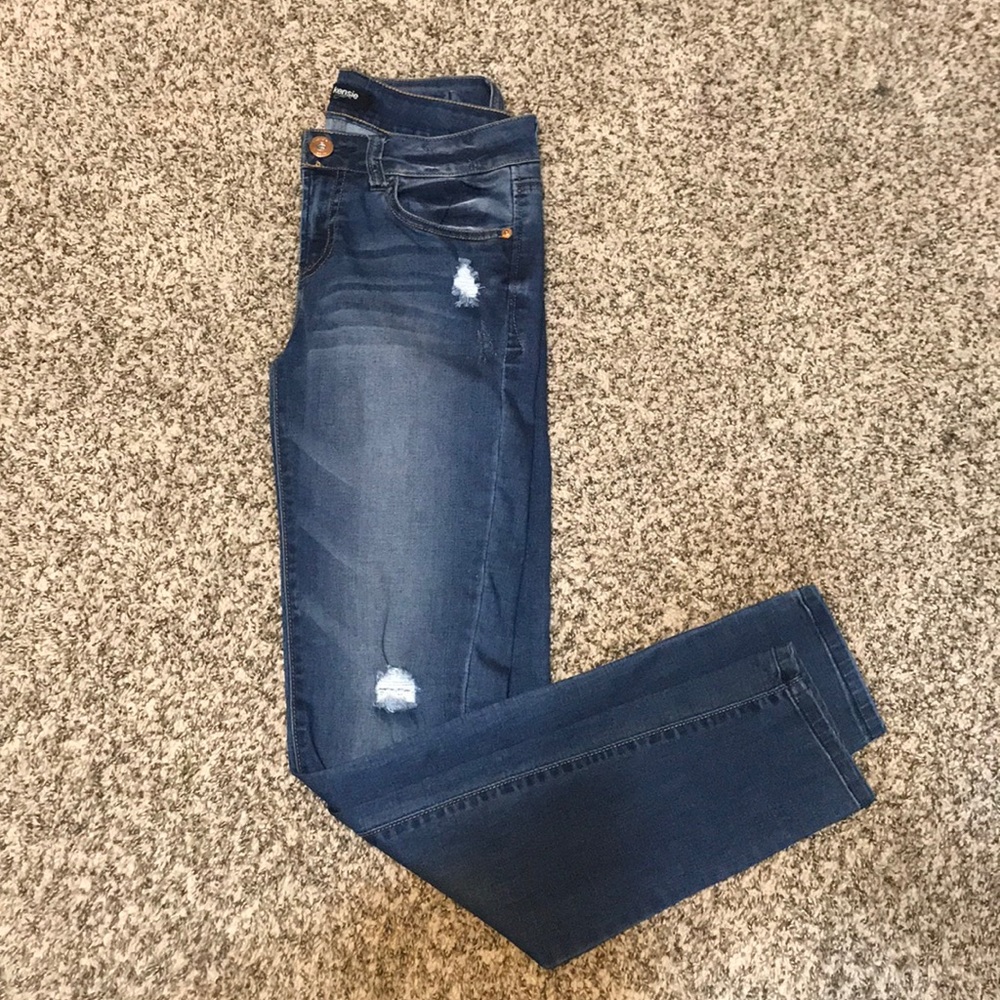 Distressed skinny jeans